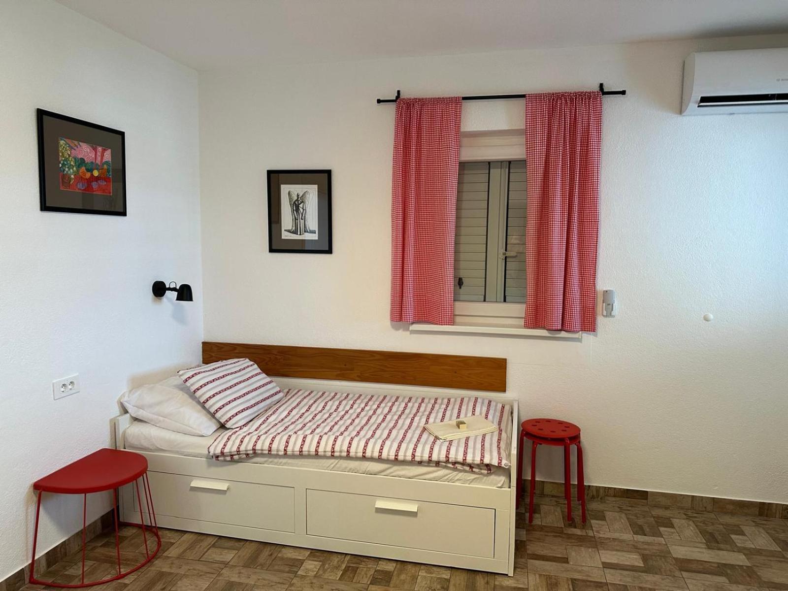 Apartments "Laci" クルク エクステリア 写真
