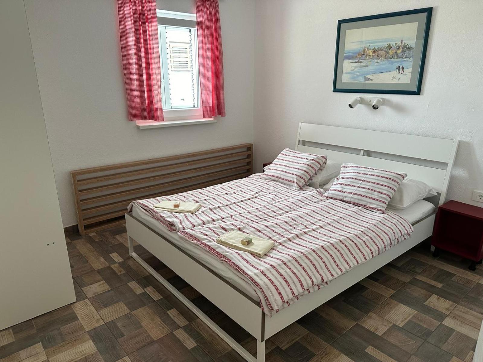 Apartments "Laci" クルク エクステリア 写真