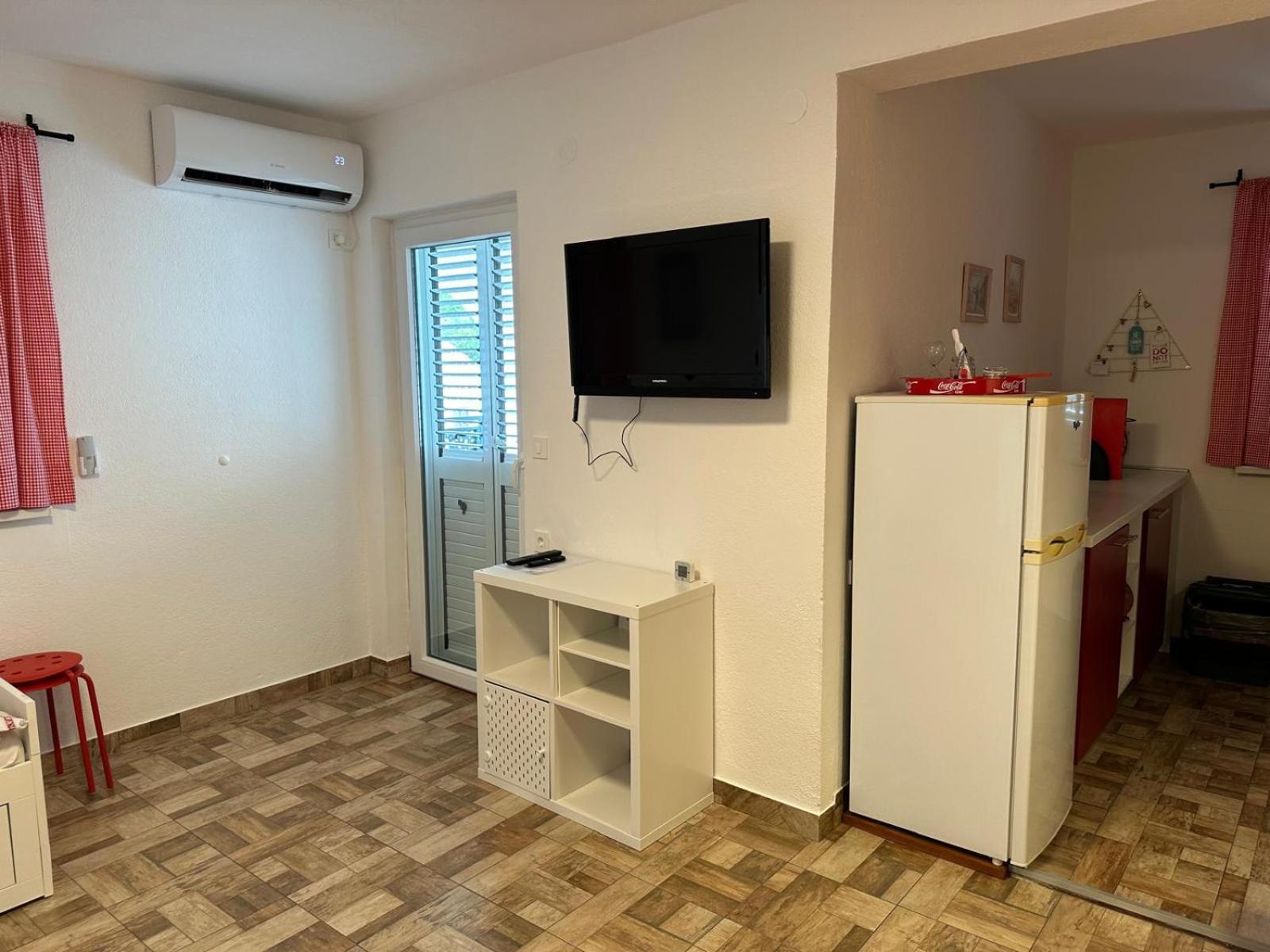 Apartments "Laci" クルク エクステリア 写真