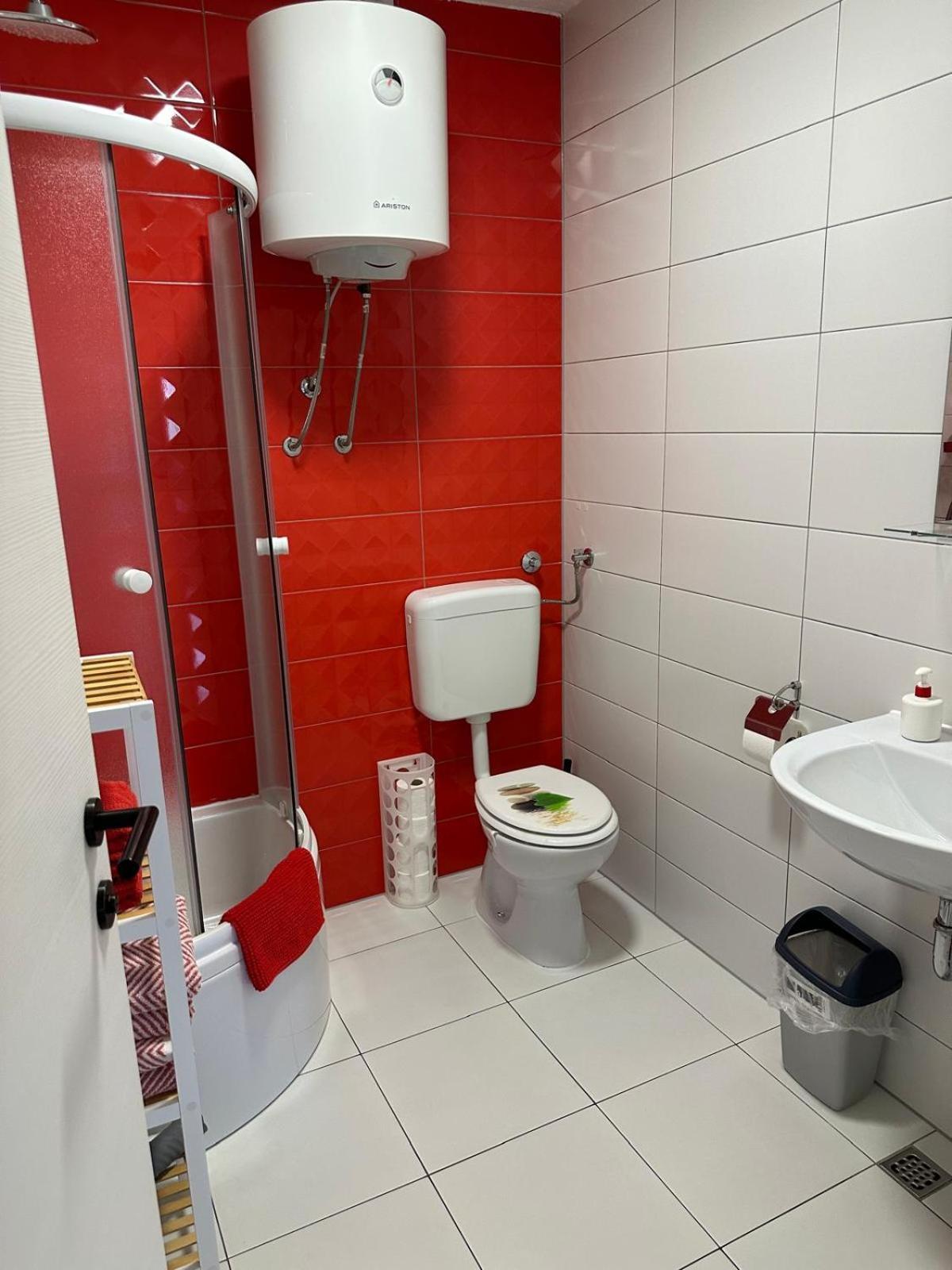 Apartments "Laci" クルク エクステリア 写真