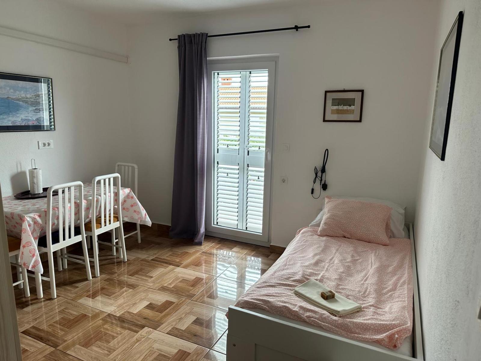 Apartments "Laci" クルク エクステリア 写真