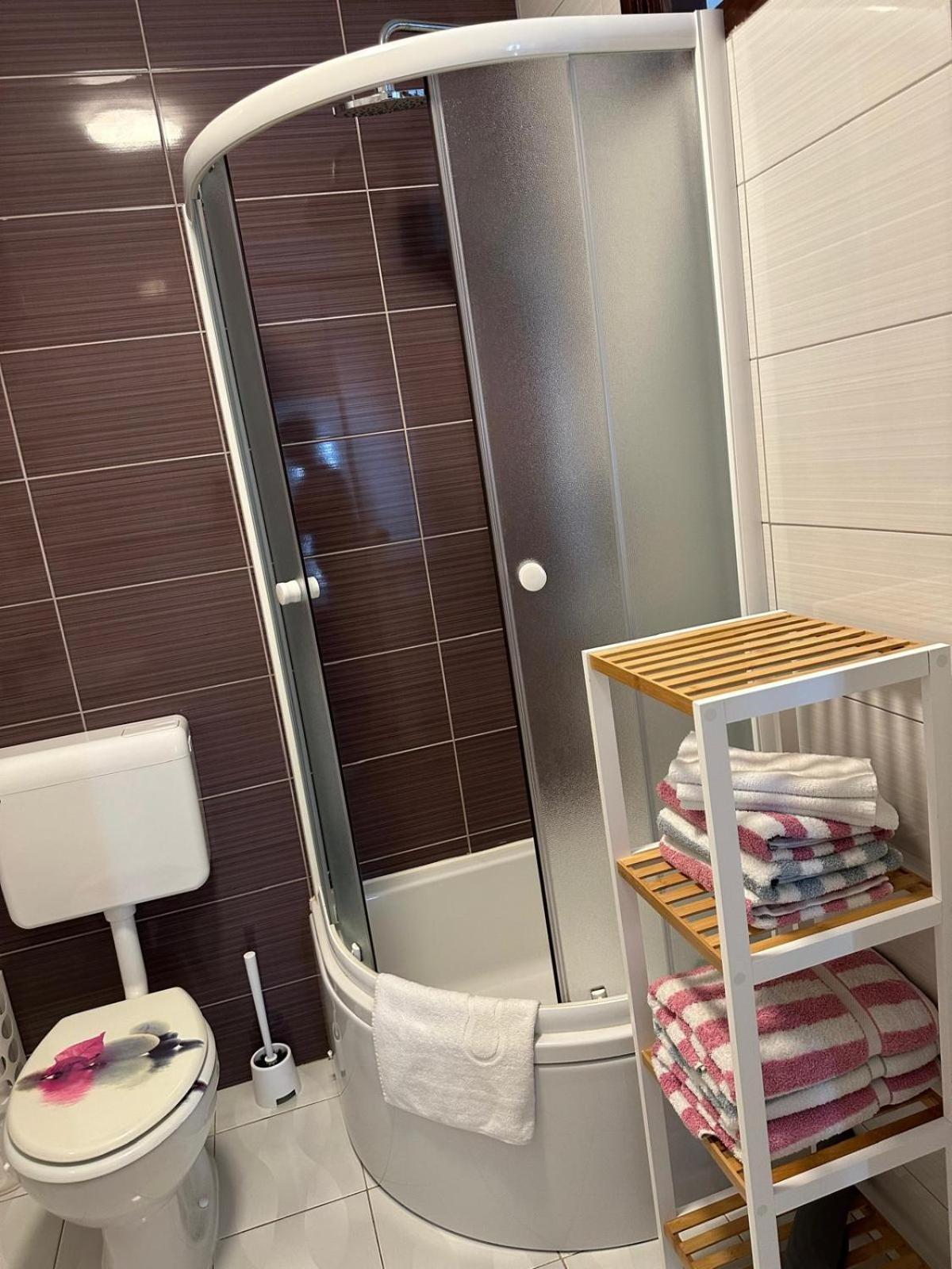 Apartments "Laci" クルク エクステリア 写真